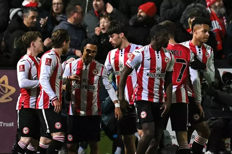 بهدف ذاتي.. ماكليسفيلد يودع كأس الاتحاد الإنجليزي أمام برينتفورد